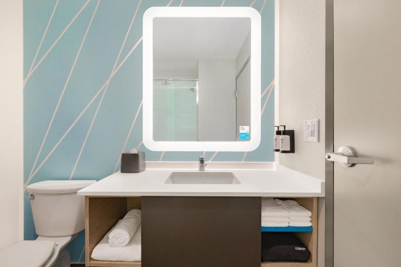 Avid Hotel Traverse City By Ihg ภายนอก รูปภาพ
